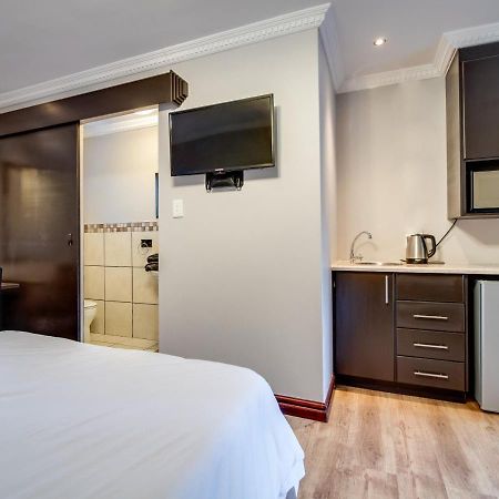 The Nightingale Guesthouse Bloemfontein Esterno foto