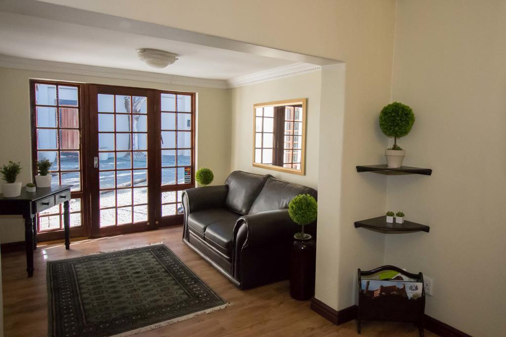 The Nightingale Guesthouse Bloemfontein Esterno foto