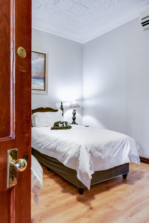 The Nightingale Guesthouse Bloemfontein Esterno foto