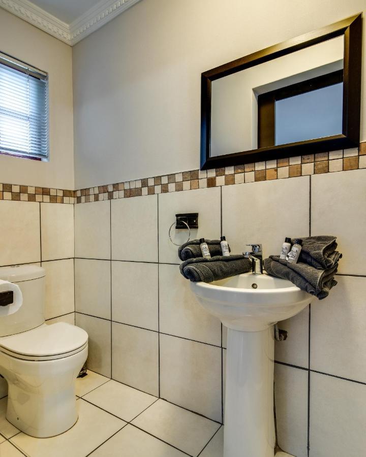 The Nightingale Guesthouse Bloemfontein Esterno foto