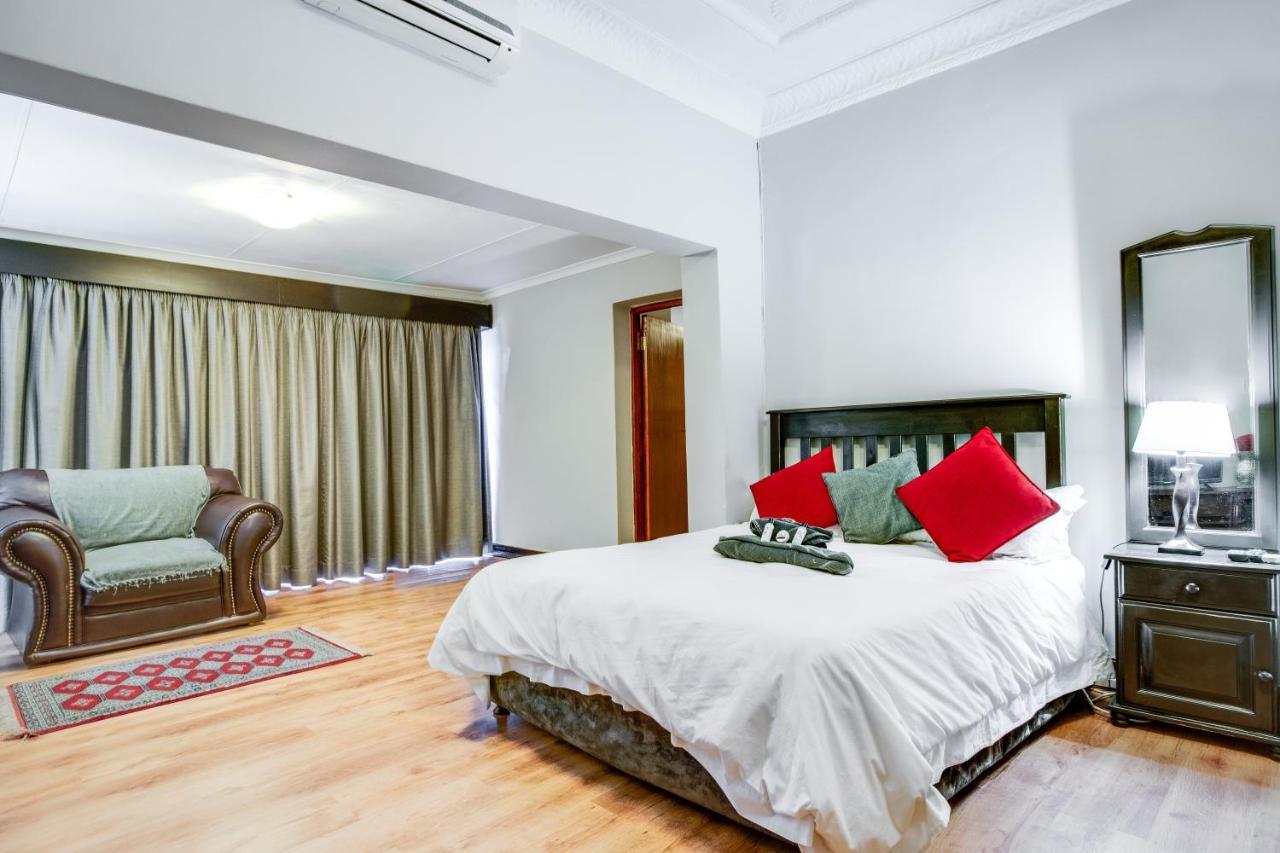 The Nightingale Guesthouse Bloemfontein Esterno foto