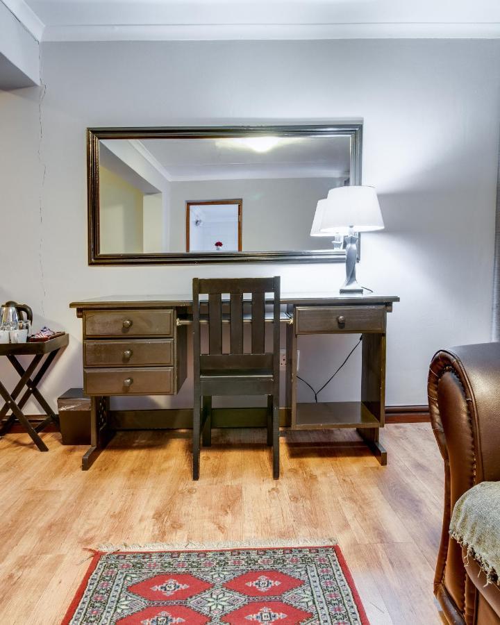 The Nightingale Guesthouse Bloemfontein Esterno foto