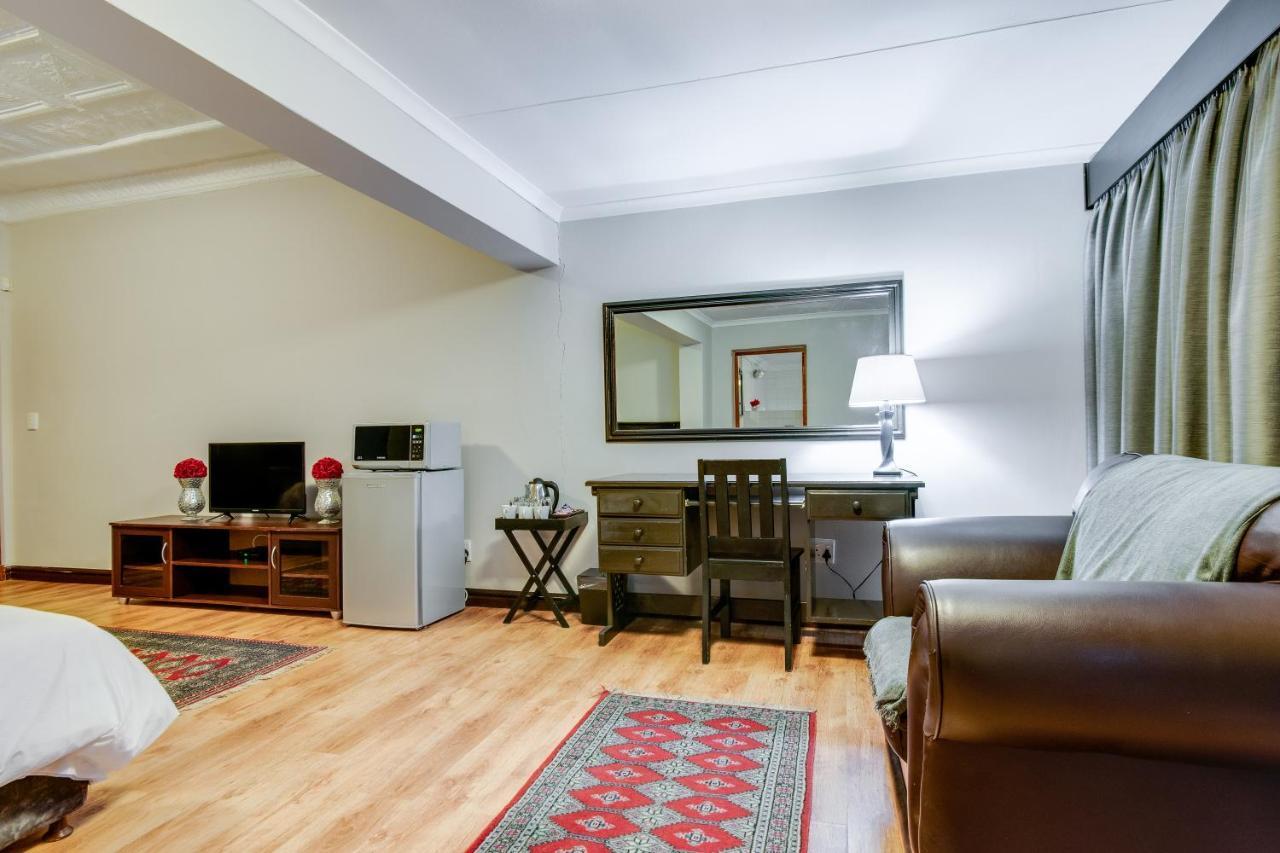 The Nightingale Guesthouse Bloemfontein Esterno foto