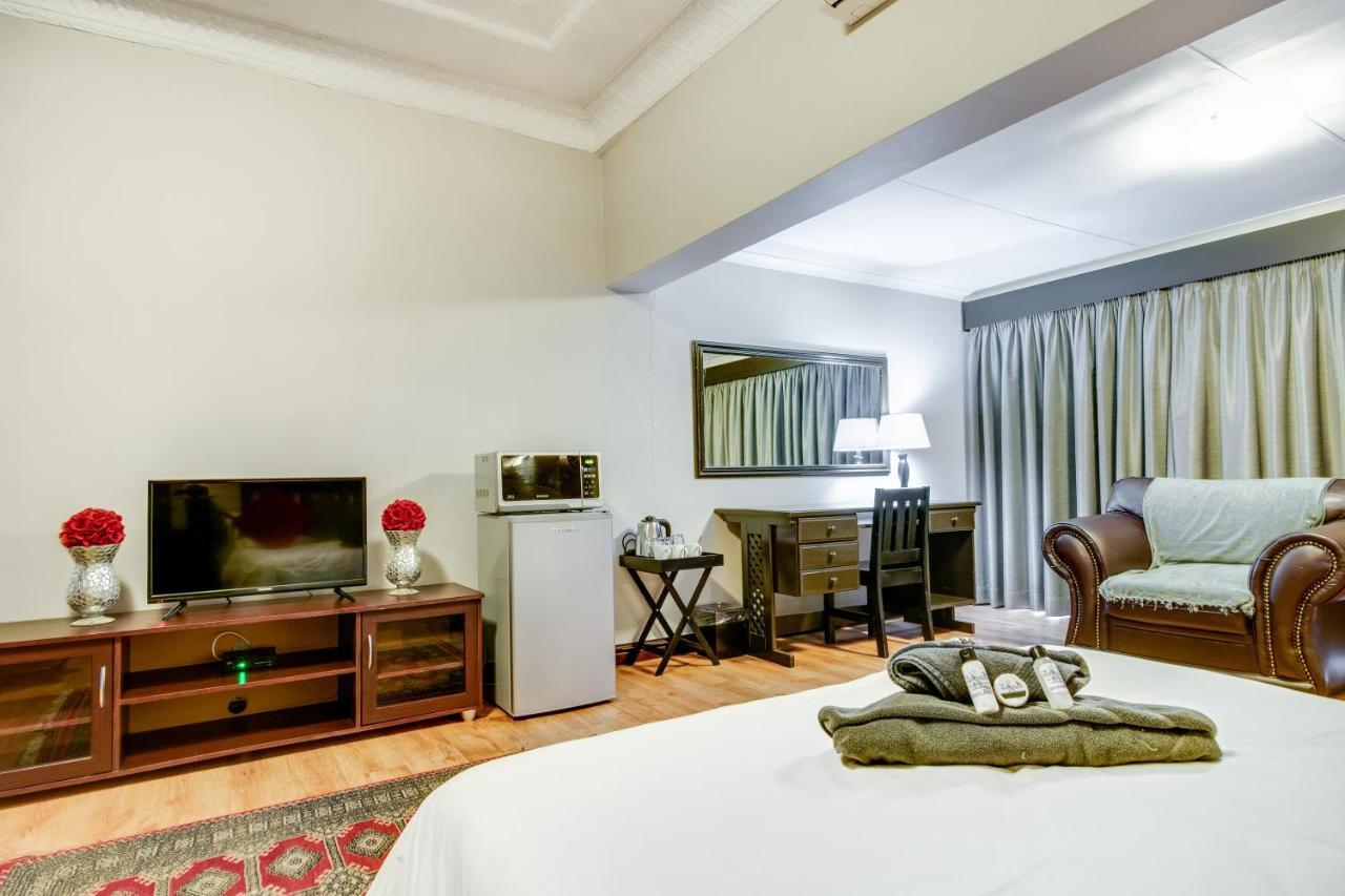 The Nightingale Guesthouse Bloemfontein Esterno foto