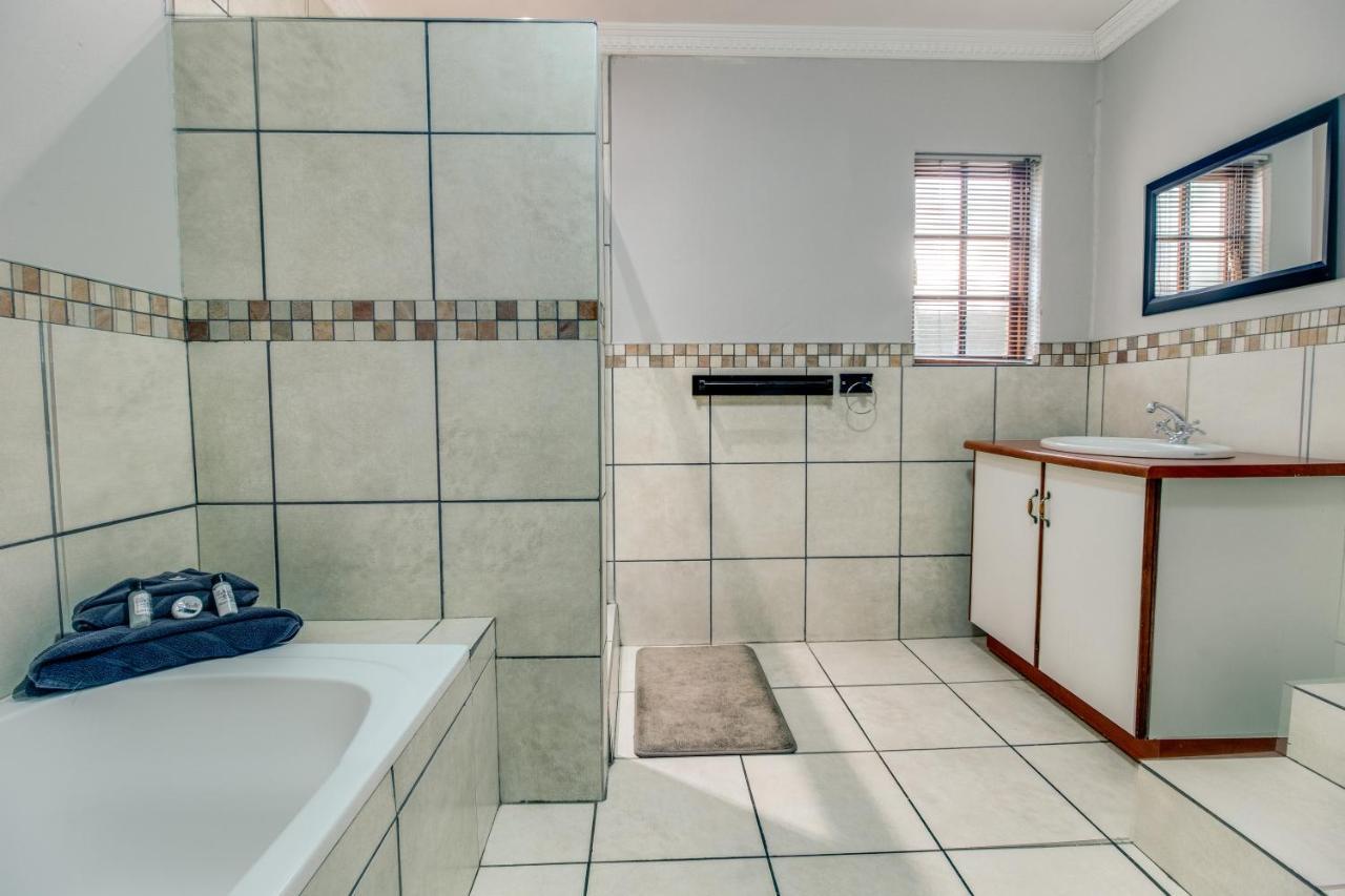 The Nightingale Guesthouse Bloemfontein Esterno foto
