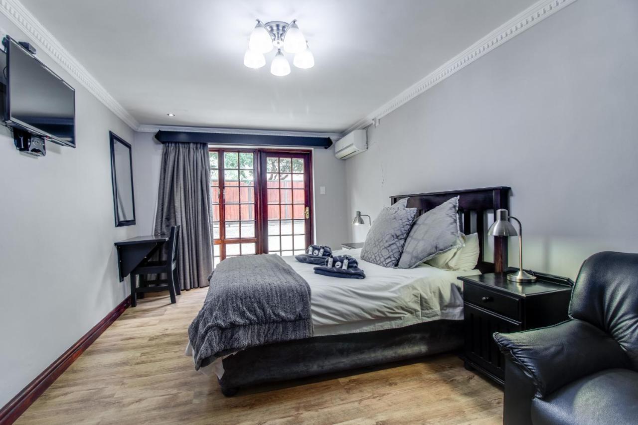 The Nightingale Guesthouse Bloemfontein Esterno foto